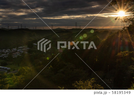 夕暮れの山並み 58195349