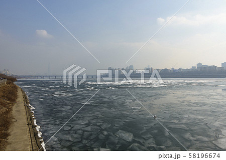 漢江 氷 トゥクソム 58196674