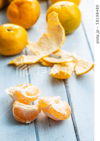 Fresh yellow tangerines. Fresh yellow tangerines. 58198480