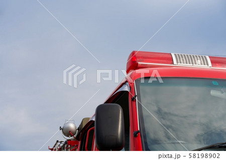 消防車と空 消防車と空 58198902