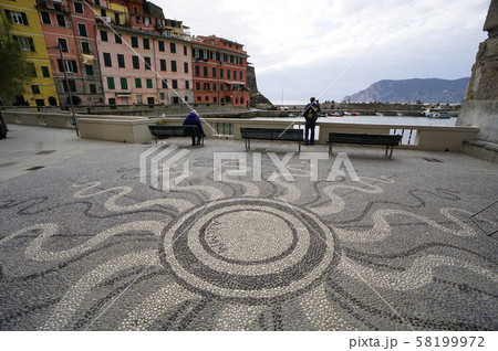 イタリア ヴェルナッツァ村 58199972