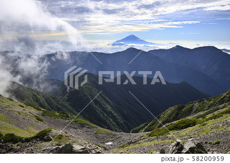 南アルプス赤石岳からの富士山 【初秋】 58200959