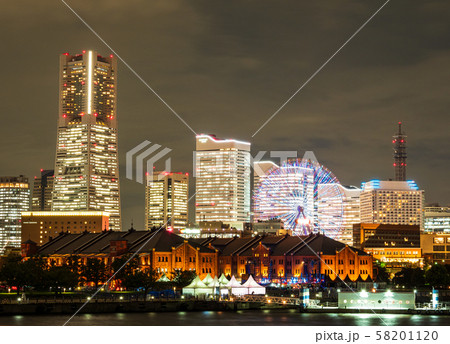 横浜　赤レンガ倉庫とみなとみらい　夜景 58201120