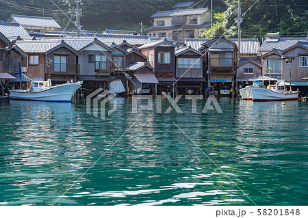 京都府　伊根の舟屋　海からの眺め 58201848