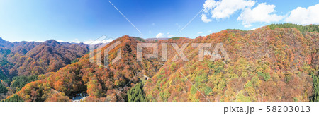 空撮　紅葉　群馬県めがね橋の風景　秋 58203013