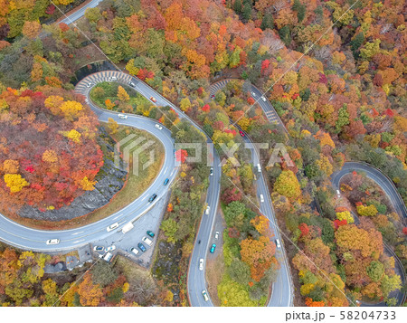 空撮 紅葉に染まった日光のいろは坂 秋 空撮 紅葉に染まった日光のいろは坂 秋 58204733