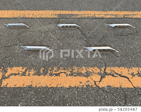 道路・減速用突起物/The speed humps on the road 道路・減速用突起物/The speed humps on the road 58205487