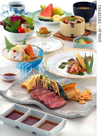 食品　肉　牛肉　コース料理　鉄板焼き　和食　日本食　和洋折衷　野菜　焼き野菜　ステーキ　焼き魚　 58206361