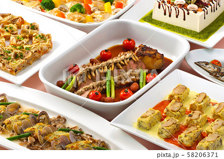 ブッフェ　バイキング　料理集合　料理　パーティー料理　食べ物　食品　肉料理　ディナー　ランチ　 58206371