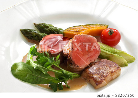 ステーキ　フィレ　フィレステーキ　肉　肉料理　フランス料理　西洋料理　アスパラ　鉄板焼き料理　　 58207350