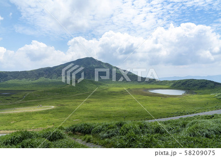 [熊本県]阿蘇・草千里ヶ浜の風景 58209075