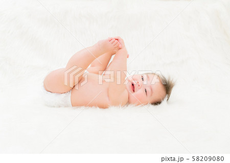 赤ちゃん　生後4ヶ月 58209080