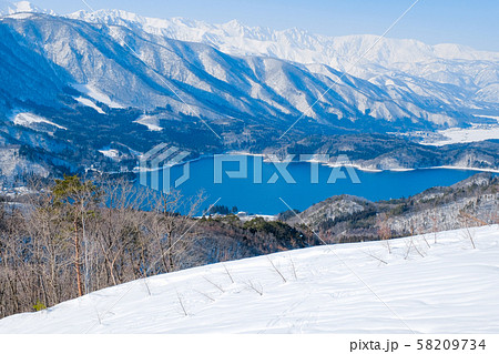 大町市・権現山から望む青木湖と北アルプス 58209734