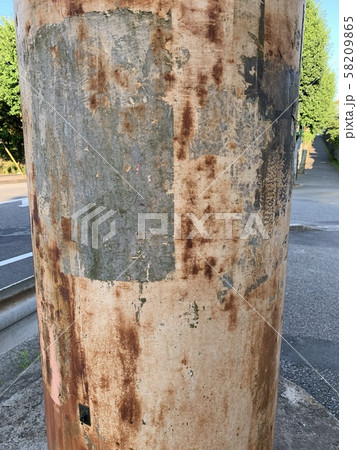 古い歩道橋の柱/The post of the old footbridge  58209865