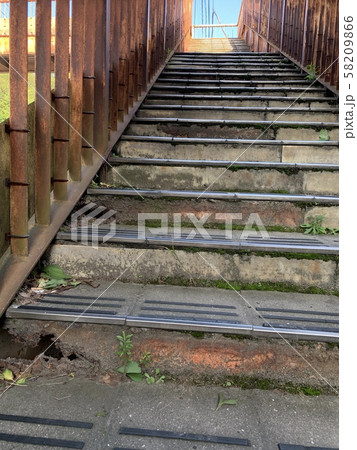 古い歩道橋/The old footbridge 古い歩道橋/The old footbridge 58209866
