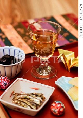 梅酒と祝い肴三種 58212474