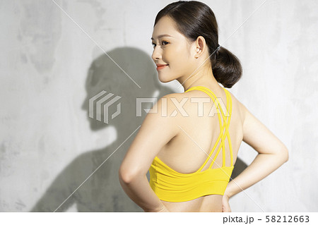 女性　スポーツ　ヘルシー 58212663