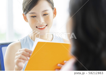 女性　ビジネス 58212863