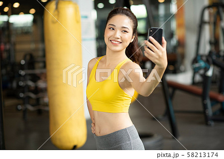 女性　スポーツ　ヘルシー 58213174