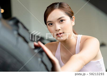 女性　スポーツ　ヘルシー 58213293