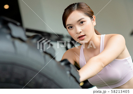 女性　スポーツ　ヘルシー 58213405