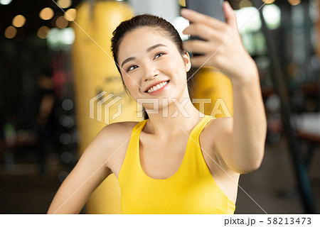 女性　スポーツ　ヘルシー 58213473