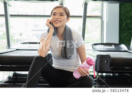 女性　スポーツ　ヘルシー 58213478