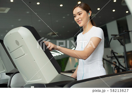 女性　スポーツ　ヘルシー 58213627