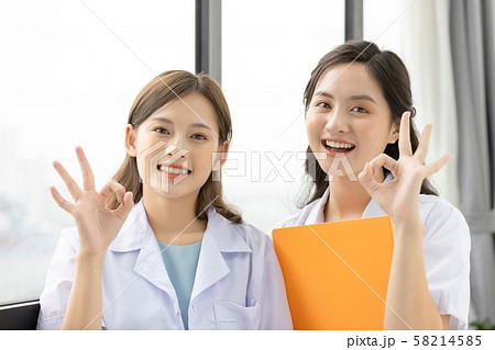 女性　医療　看護師 58214585