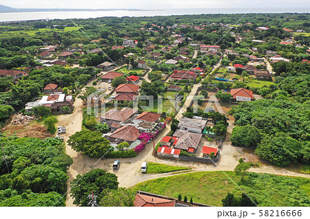 竹富島の集落の上空から 58216666
