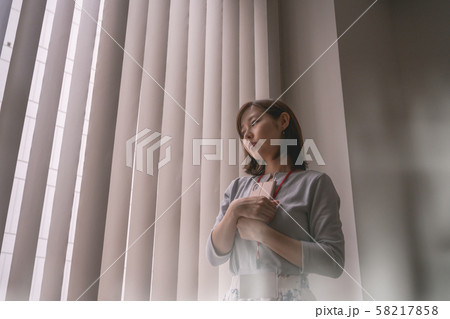 女性ポートレート 58217858