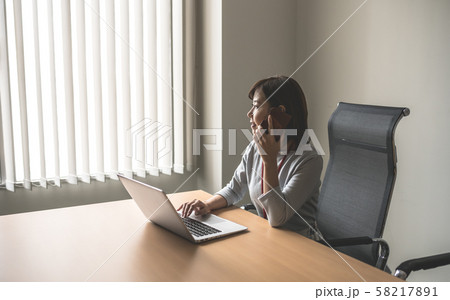 女性ポートレート 58217891