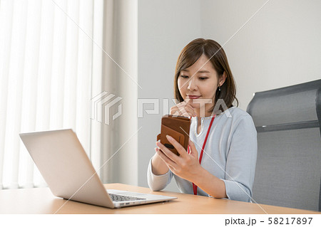 女性ポートレート 58217897