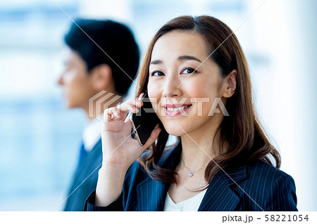 ビジネスイメージ 男性社員 女性社員 ビジネスイメージ 男性社員 女性社員 58221054