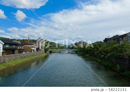 浅野川に架かる中の橋より浅野川大橋方面を望む 58222131