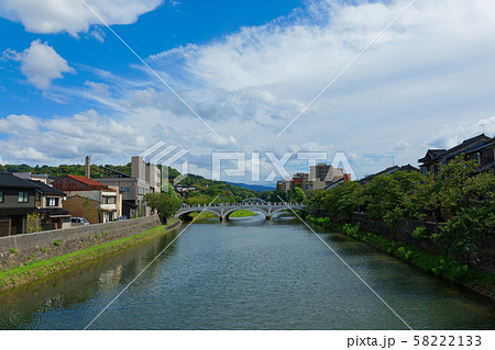 浅野川に架かる中の橋より浅野川大橋方面を望む 58222133