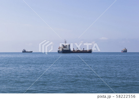 Tanker - bunkering RN Taurus 58222556