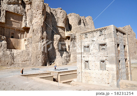 イラン、ペルセポリスにあるアケメネス朝の王墓ナシュクロスタム ゾロアスター教神殿 イラン、ペルセポリスにあるアケメネス朝の王墓ナシュクロスタム ゾロアスター教神殿 58231254