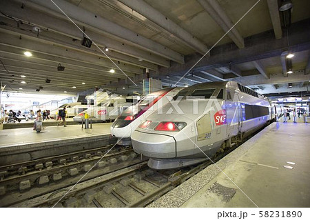 パリ　モンパルナス駅 58231890