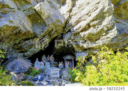 玉殿岩屋の石仏 58232245