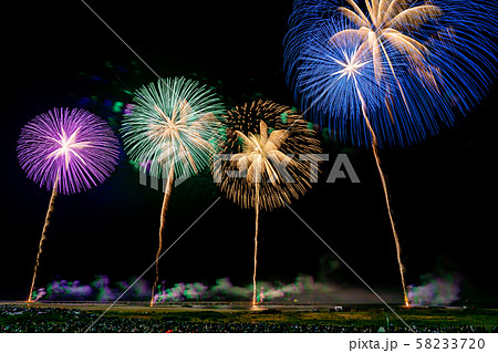 新潟県　ぎおん柏崎まつり　海の大花火大会　尺玉300連発 58233720