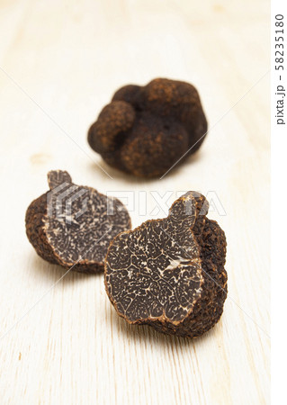 黒トリュフ 黒トリュフ 58235180