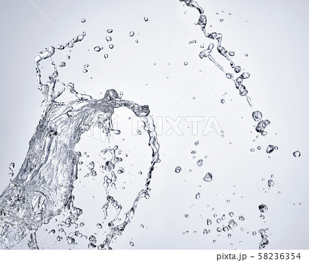 水しぶき（白バック） 58236354