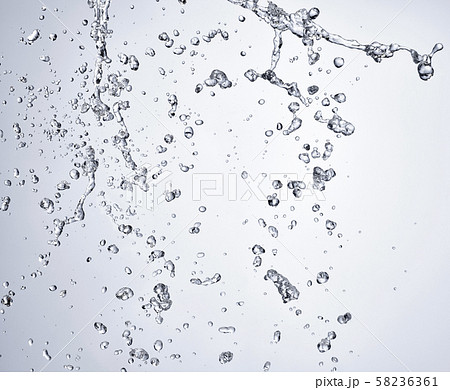 水しぶき（白バック） 58236361