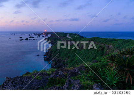 宮古島_東平安名崎の夜明け 58238566