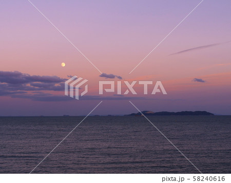 中秋の名月/赤穂御崎から展望（遠景に家島諸島）「日本百景」 58240616