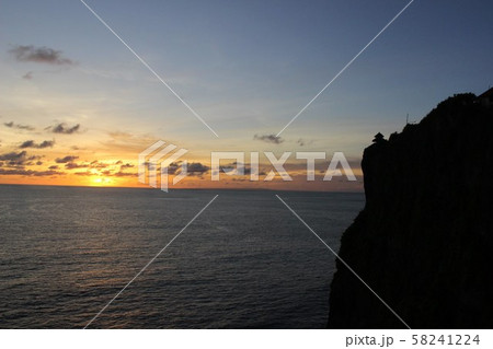 インドネシア　バリ島　ウルワツ寺院 58241224