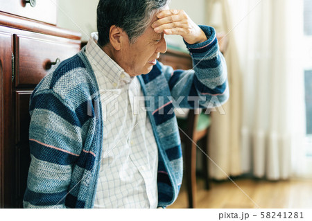 頭痛 病気 シニア 58241281
