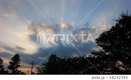 秋の夕暮れ 秋の夕暮れ 58242394