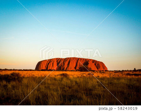 エアーズロック・日没 58243019